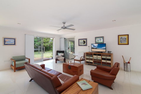 Oceanic Dr 133 - WHALE WATCHERS DELIGHT - Accommodation Brisbane 3