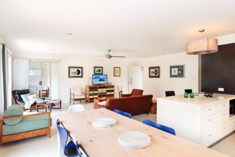 Oceanic Dr 133 - WHALE WATCHERS DELIGHT - Accommodation Brisbane 0