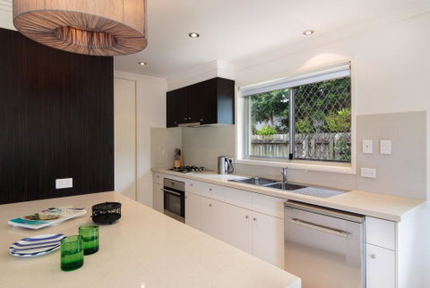 Oceanic Dr 133 - WHALE WATCHERS DELIGHT - Accommodation Brisbane 1