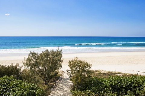 Oceanside Resort - Absolute Beachfront Apartments - Accommodation Brisbane 1