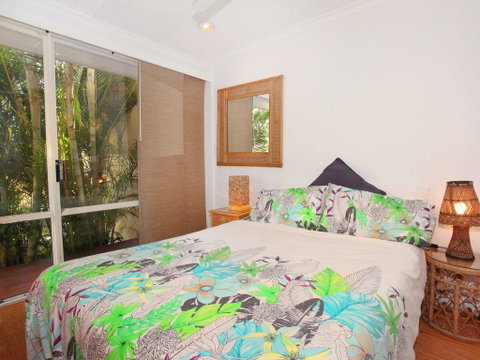 Okinja 71 - Tropical 4 BDRM Home With Pool - Accommodation Brisbane 2