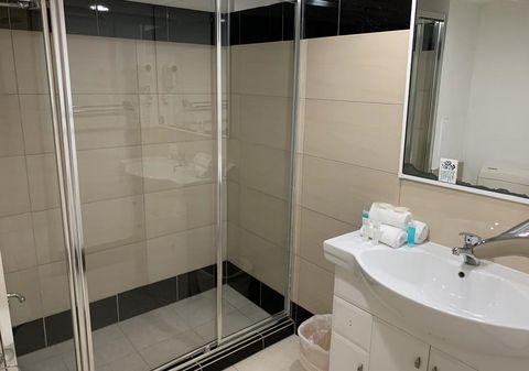 Outrigger Burleigh - Accommodation Brisbane 3