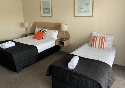 Outrigger Burleigh - Accommodation Brisbane 2