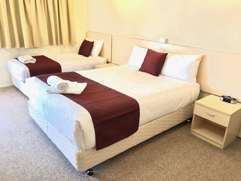OVERLANDER MOTOR LODGE - Accommodation Brisbane 1