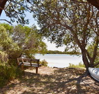 Oystercatcher - On the banks of the lagoon - Accommodation Brisbane