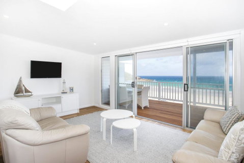 Pa's Beach House - Apartment 2 - Accommodation Brisbane 2