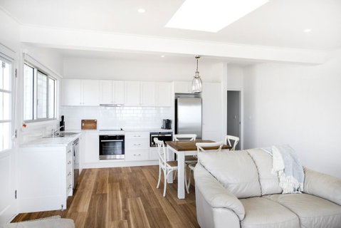 Pa's Beach House - Apartment 2 - Accommodation Brisbane 3