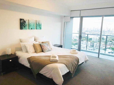 Panoramic Views Gold Coast Free WiFi Free Netflix - Accommodation Brisbane 1