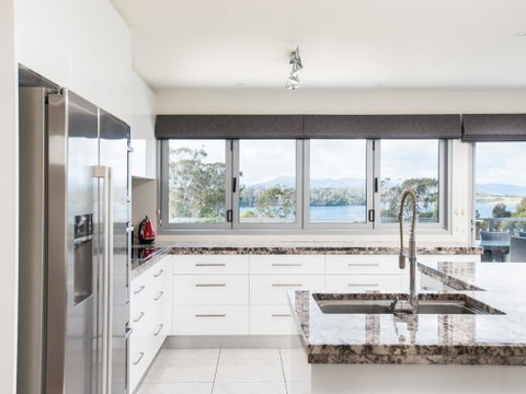Paradise Point - Tamar Valley 14 Persons Residence With Pool - Accommodation Brisbane 3