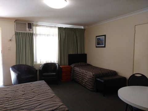 Paramount Motel - Accommodation Brisbane 1