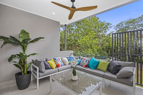 Park Avenue Luxe Townhouse Brand New Sleeps 9 - Accommodation Brisbane 1