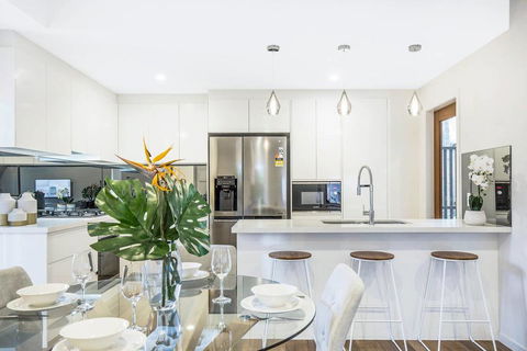 Park Avenue Townhouse Retreat Brisbane Sleeps 10 - Accommodation Brisbane 1