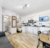 Park St Walk to the Beach - Accommodation Brisbane