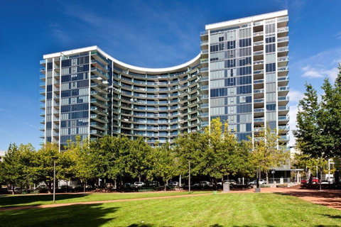 Perfectly Located Modern Apartment - Canberra CBD - Accommodation Brisbane 2