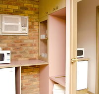 Pines Country Club Motor Inn - Accommodation Brisbane