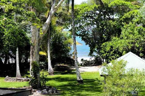 Plantation House 1 Spacious 4 Bedroom House Near Beach WIFI Netflix Telstra TV Playground Pool BBQ - Accommodation Brisbane 2