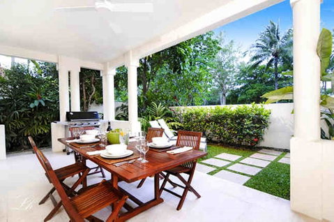 Plantation House 1 Spacious 4 Bedroom House Near Beach WIFI Netflix Telstra TV Playground Pool BBQ - Accommodation Brisbane 1