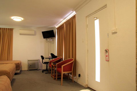 Rainbow Motel - Accommodation Brisbane 2