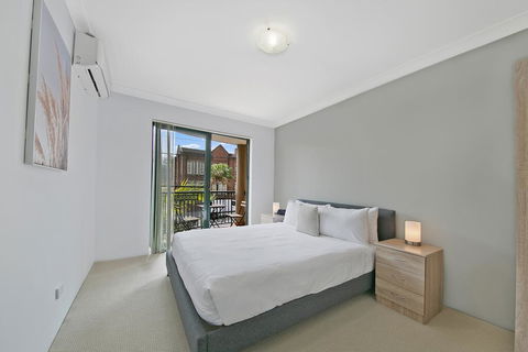 REDFERN 3 BEDROOM APARTMENT FREE PARKING WALK TO CENTRAL STATION NRE187 - Accommodation Brisbane 3