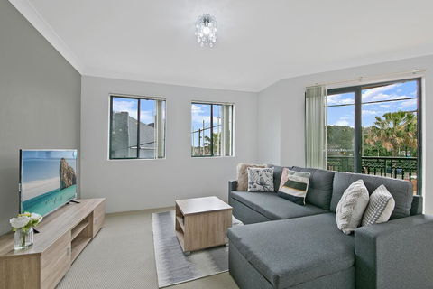 REDFERN 3 BEDROOM APARTMENT FREE PARKING WALK TO CENTRAL STATION NRE187 - Accommodation Brisbane 0