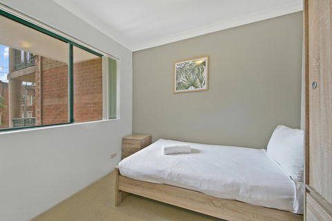 REDFERN 3 BEDROOM APARTMENT FREE PARKING WALK TO CENTRAL STATION NRE187 - Accommodation Brisbane 2