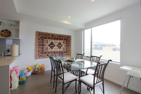 Rejuvenate San Remo - WiFi, Linen, Beach 200m, Family Friendly - Accommodation Brisbane 2