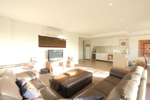 Rejuvenate San Remo - WiFi, Linen, Beach 200m, Family Friendly - Accommodation Brisbane 0