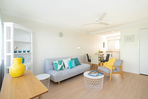 Relaxed Beachside Experience On The Coast - Accommodation Brisbane 0