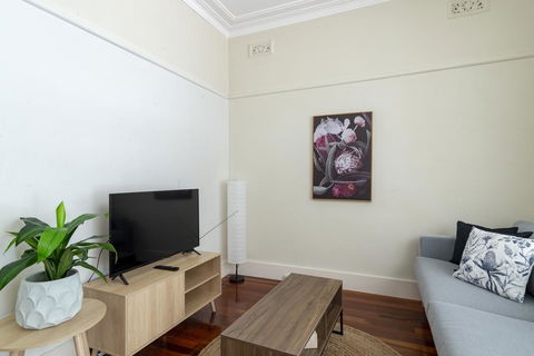 RELAXED FAMILY HOME WILLOUGHBY - Accommodation Brisbane 2