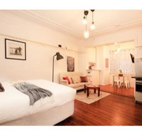 Renovated Art Deco Studio Minutes From The City - Accommodation Brisbane