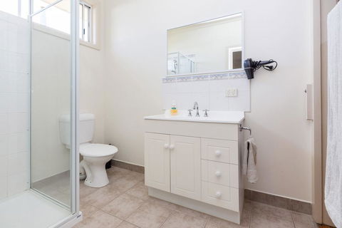 RENOVATED BEACH BEAUTY - ROSEBUD - Accommodation Brisbane 0