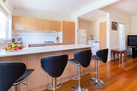 RENOVATED BEACH BEAUTY - ROSEBUD - Accommodation Brisbane 2
