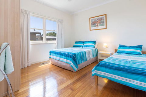 RENOVATED BEACH BEAUTY - ROSEBUD - Accommodation Brisbane 1