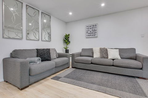 Renovated Unit In The Heart Of Macquarie Park - Accommodation Brisbane 1