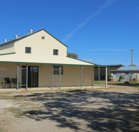 RETRO FUNNY FARM - Accommodation Brisbane