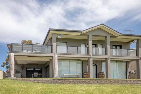 River Devine - Accommodation Brisbane 0