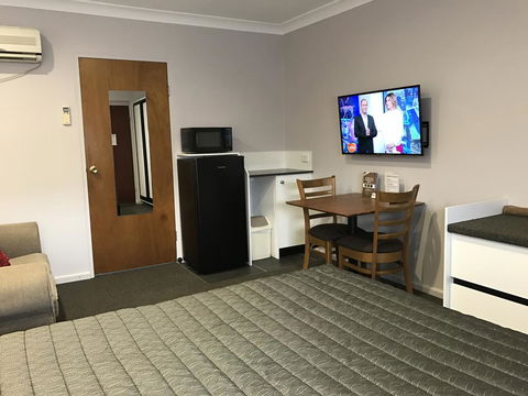Roydons Motor Inn - Accommodation Brisbane 0