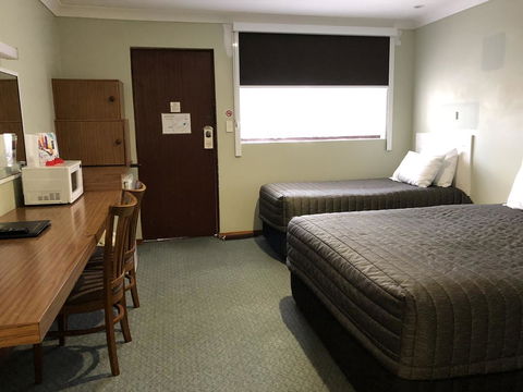 Roydons Motor Inn - Accommodation Brisbane 2