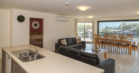 SALT - 37 Oceanview Drive - Accommodation Brisbane 3