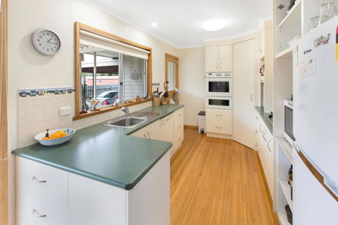 Sama-Sama - Walking Distance To Town And Water - Accommodation Brisbane 1