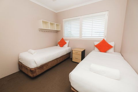 Sanctuary Lake Apartments - Accommodation Brisbane 2