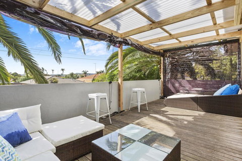 SANTORINI BEACH HOUSE - SAFETY BEACH - Accommodation Brisbane 3