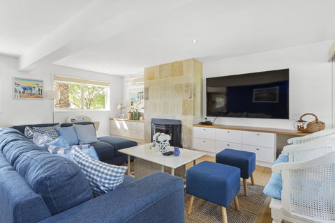 SANTORINI BEACH HOUSE - SAFETY BEACH - Accommodation Brisbane 2