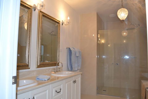 Sapphire Shores Luxury Retreat - Accommodation Brisbane 3