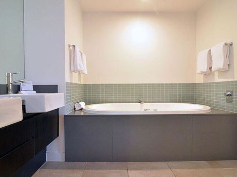 Sea Temple Port Douglas Swim Out Two Bathrooms - Direct Pool Access - Accommodation Brisbane 3