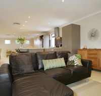 Seal 4 Bedroom House by Shoalwater Executive Homes - Accommodation Brisbane