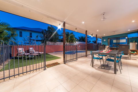 Seaside Hideaway- Hideaway Bay - Accommodation Brisbane 1
