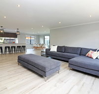 Serenity on Currawong - Billiards Home Theatre WiFi Linen 4 bdrms - Accommodation Brisbane