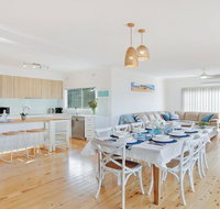 Sienna by the Sea - spacious coastal getaway - Accommodation Brisbane