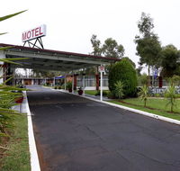 Silver Oaks Motel